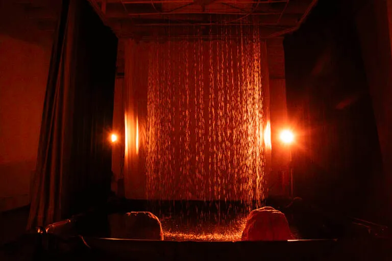 Photo Studio with rain feature and water pool in Los Angeles_Yukon 300012