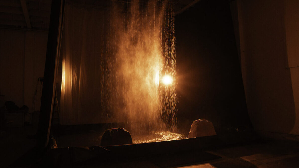 Photo Studio with rain feature and water pool in Los Angeles_Yukon 300014