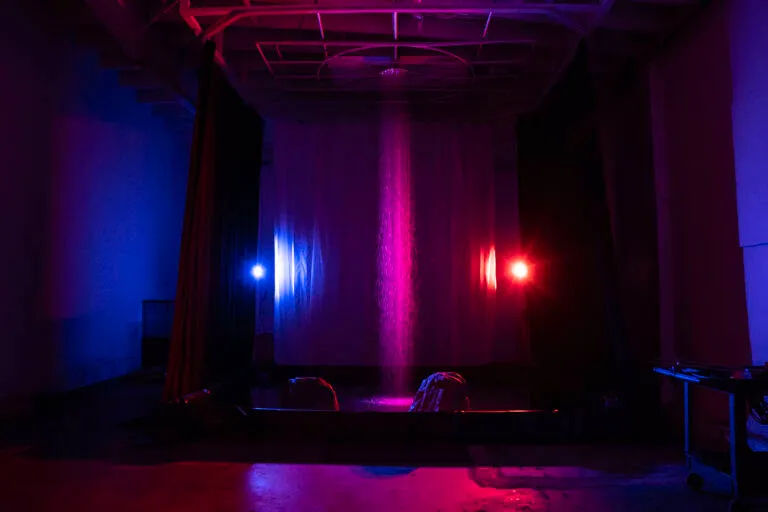 Photo Studio with rain feature and water pool in Los Angeles_Yukon 300015