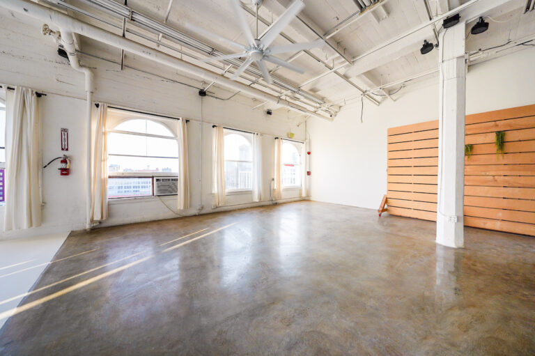 Daylight Photo studio for rent in Los angeles with cycwall and natural light Daylight Photo studio for rent in Los angeles with cycwall and natural light