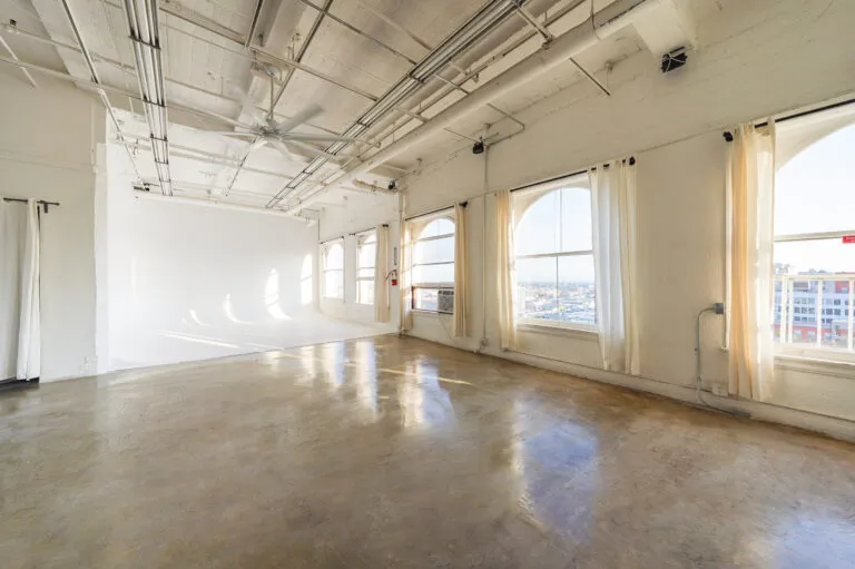 Daylight Photo studio for rent in Los angeles with cycwall and natural light