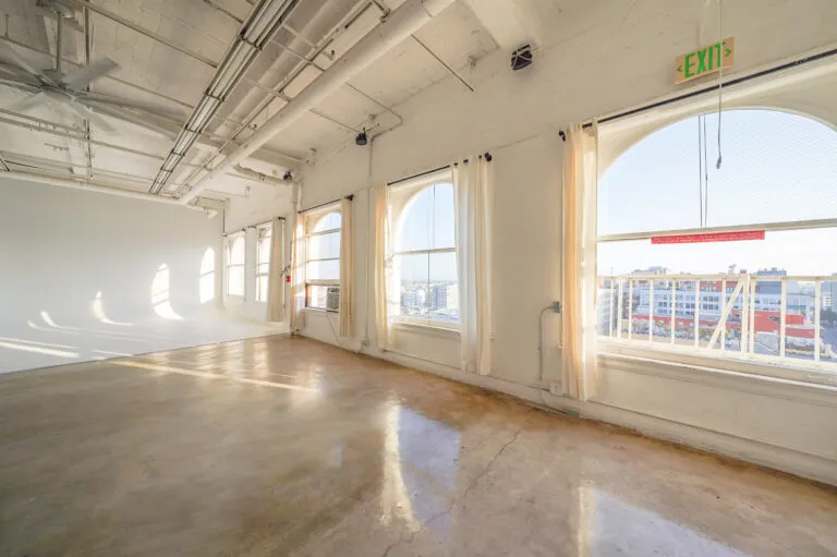 Daylight Photo studio for rent in Los angeles with cycwall and natural light