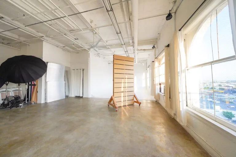 Daylight Photo studio for rent in Los angeles with cycwall and natural light
