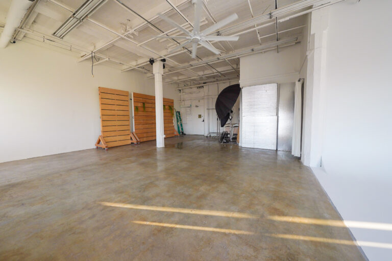 Daylight Photo studio for rent in Los angeles with cycwall and natural light Daylight Photo studio for rent in Los angeles with cycwall and natural light