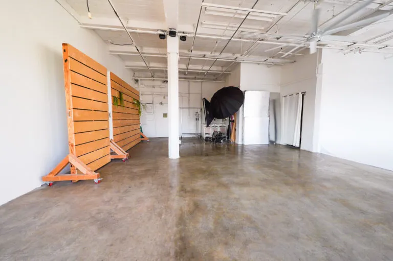 Daylight Photo studio for rent in Los angeles with cycwall and natural light