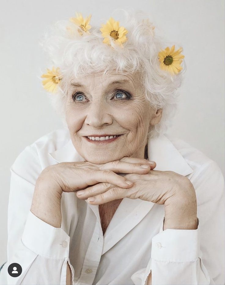 Mother's Day Photoshoot Ideas for 2025 (Outfits, locations and posing) -