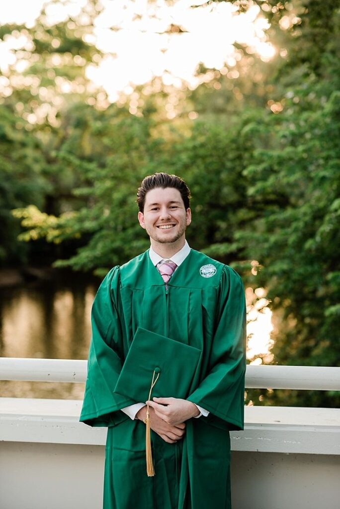 graduation photo classic pose graduation photo classic pose