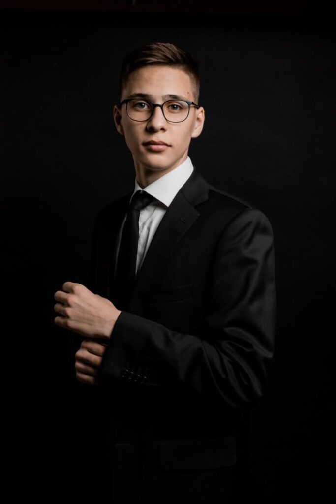 Your Complete Guide to Senior Pictures in 2025 -