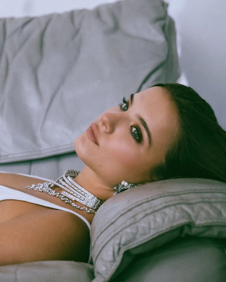 Madeleine McGraw Shines in Her New Photoshoot -