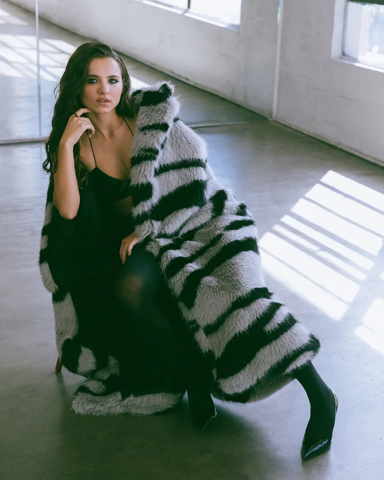 Madeleine McGraw Shines in Her New Photoshoot -