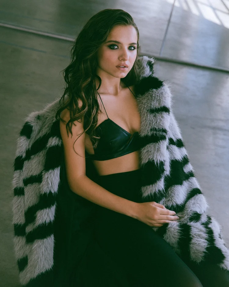 Madeleine McGraw Shines in Her New Photoshoot -