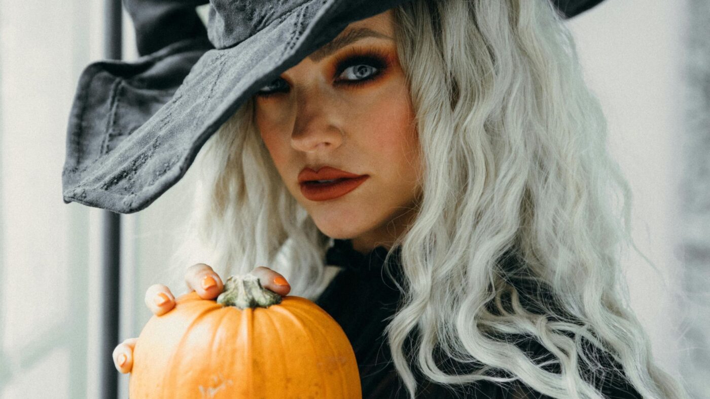 Best Halloween Photo Shoot Ideas in 2025 -