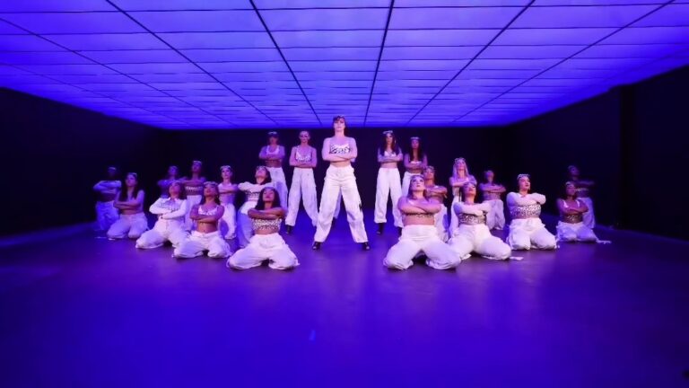 Crew certifiedbaddiestudio at Studio Yukon 5_frame_2_36_13f