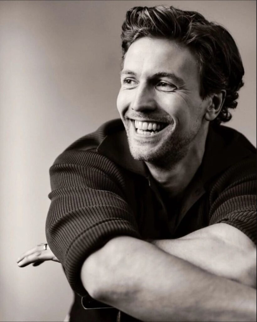 Acting Headshot Guide: Tips, Outfits and Studios in Los Angeles -