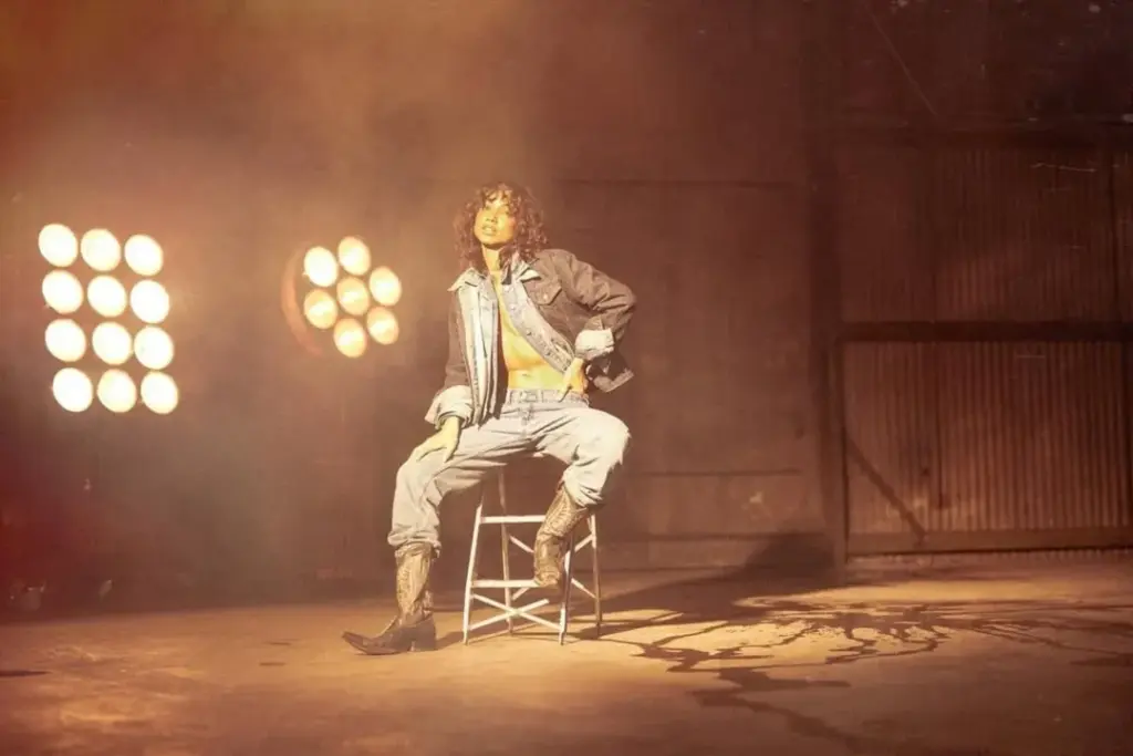 Cinematic Photography Basics: How to Create Film-Like Images in a Studio -