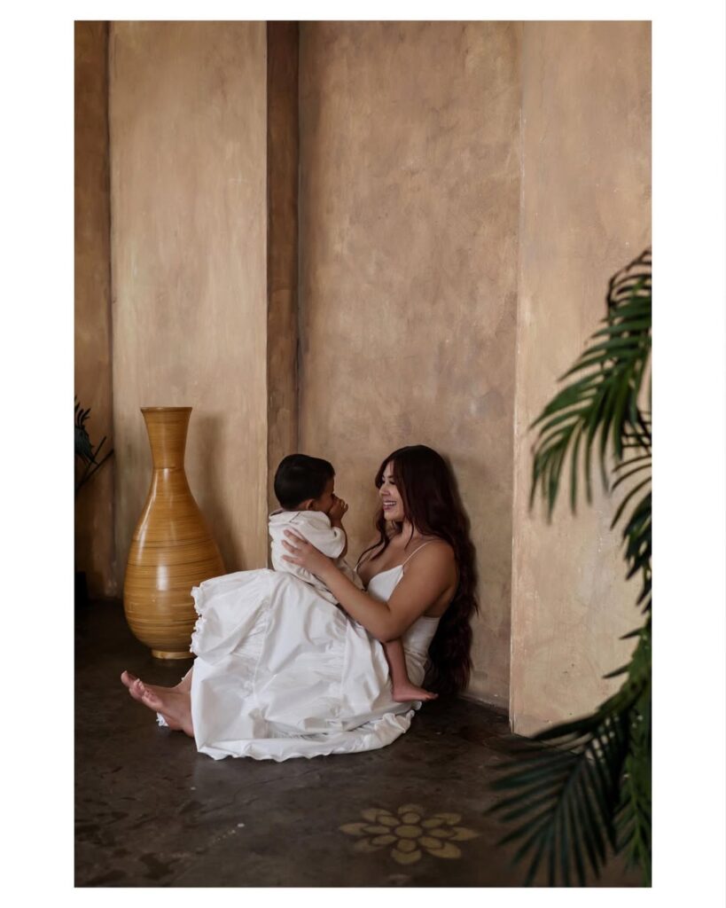 Mother's Day Photo Ideas for Beautiful Family Portraits -