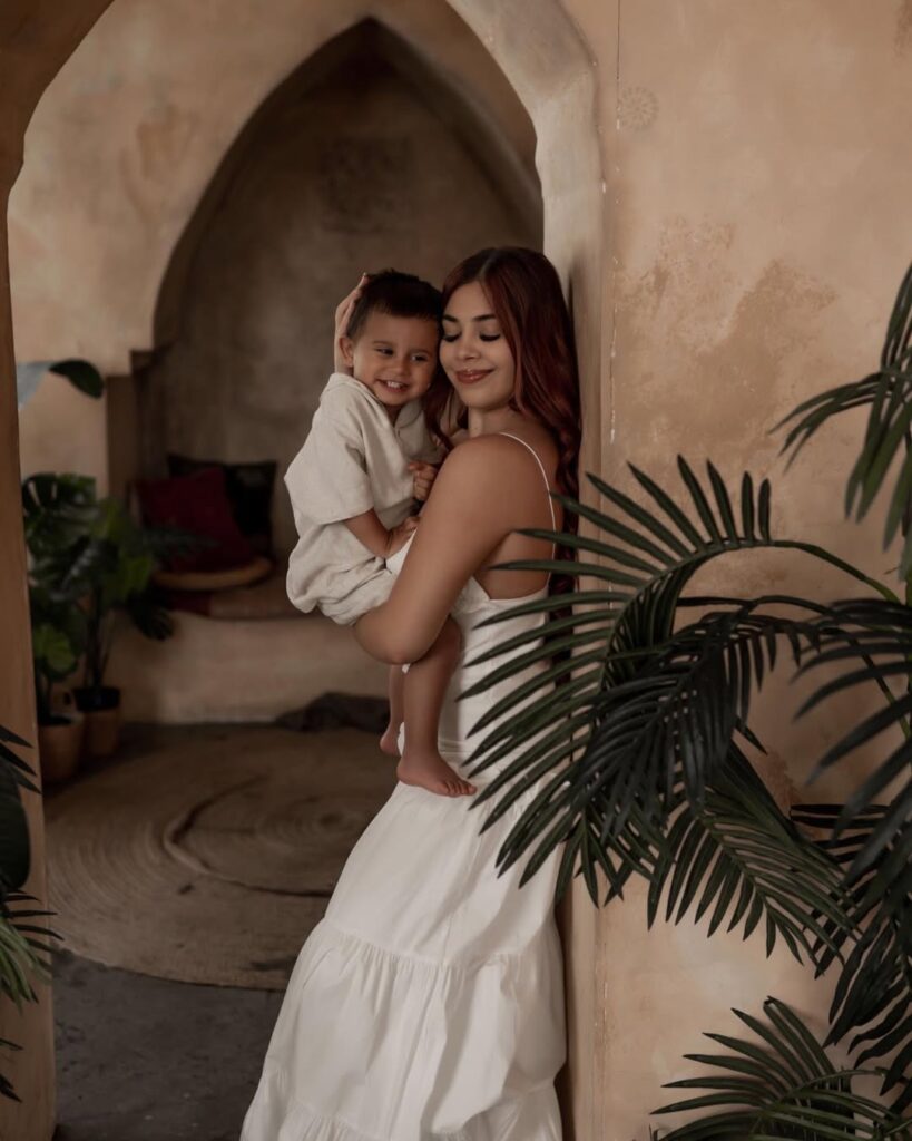 Mother's Day Photo Ideas for Beautiful Family Portraits -