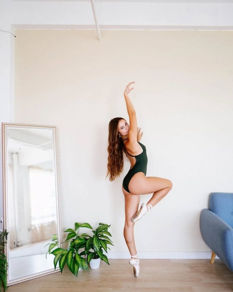 Model sydneytyra photographed by balletzaida at Studio Loft 2 1