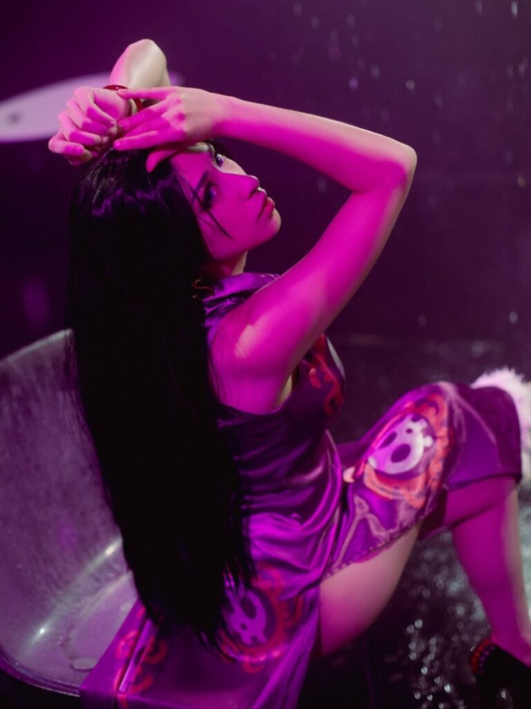 Cosplayer onyxglow photographed by simplyfrankpro at studio Metro 5 1