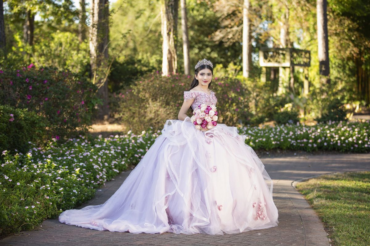 Quinceañera Photoshoot Ideas and Studio Recomendaciones in Los Angeles -